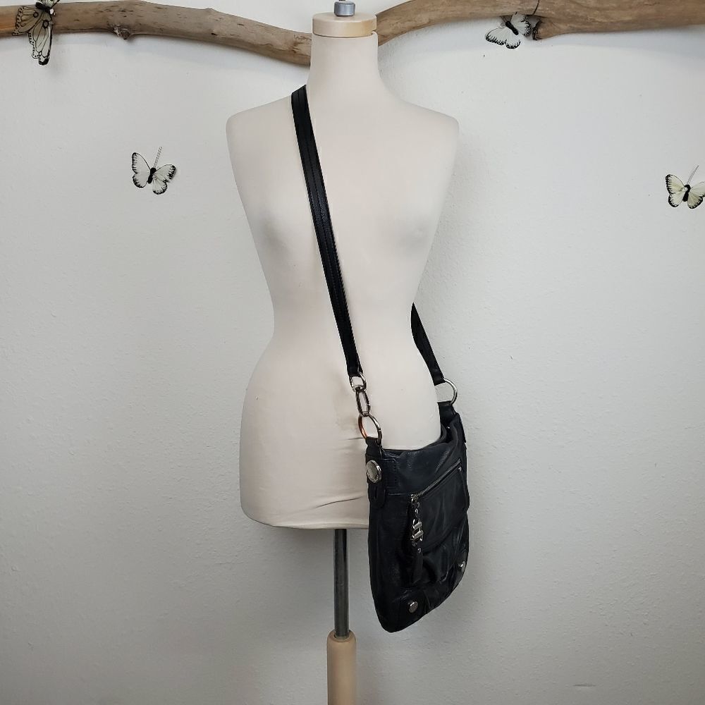 B makowsky black leather crossbody purse